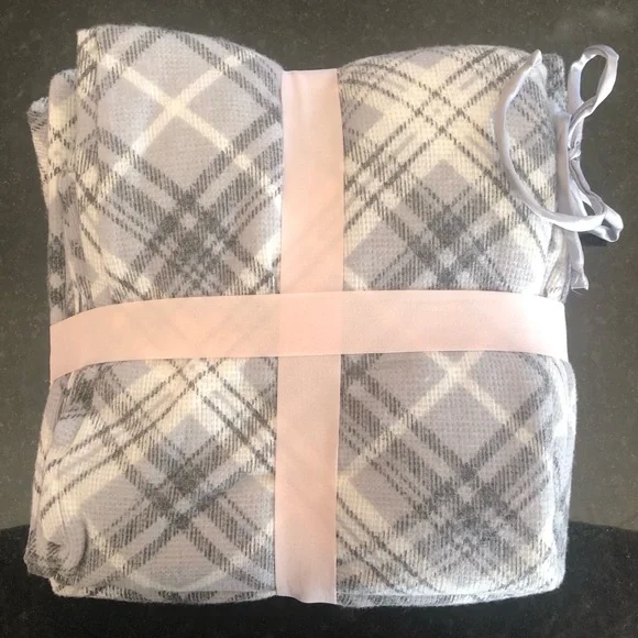 Victoria’s Secret Henley Jogger Pajama Set (M) - Picture 3 of 3